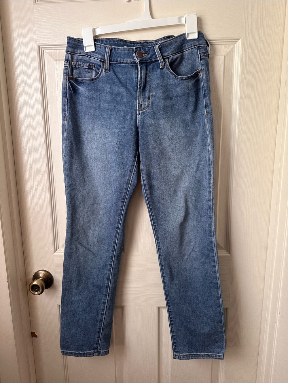 Old Navy Women’s Mid Rise Power Slim Straight size 6 Short